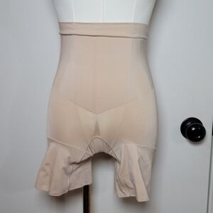SPANX OnCore Mid-Thigh Shaping Shorts Size Medium